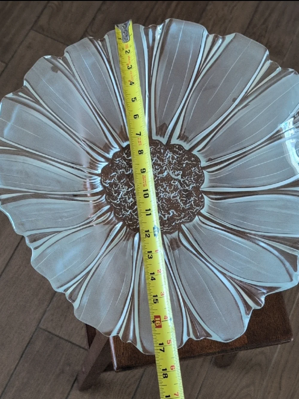 Mikasa 17" Sunflower Glass Bowl - Picture 7 of 9